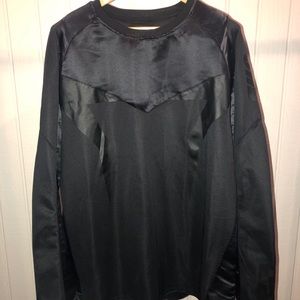 Black Pyramid black crew neck